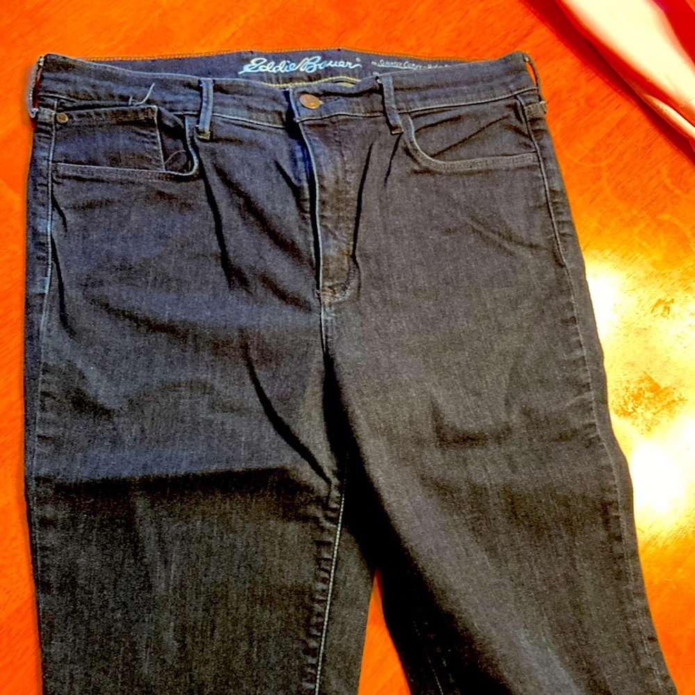 Eddie Bauer Blue Straight leg Jeans Classic Style
Size 14 curvy high rise